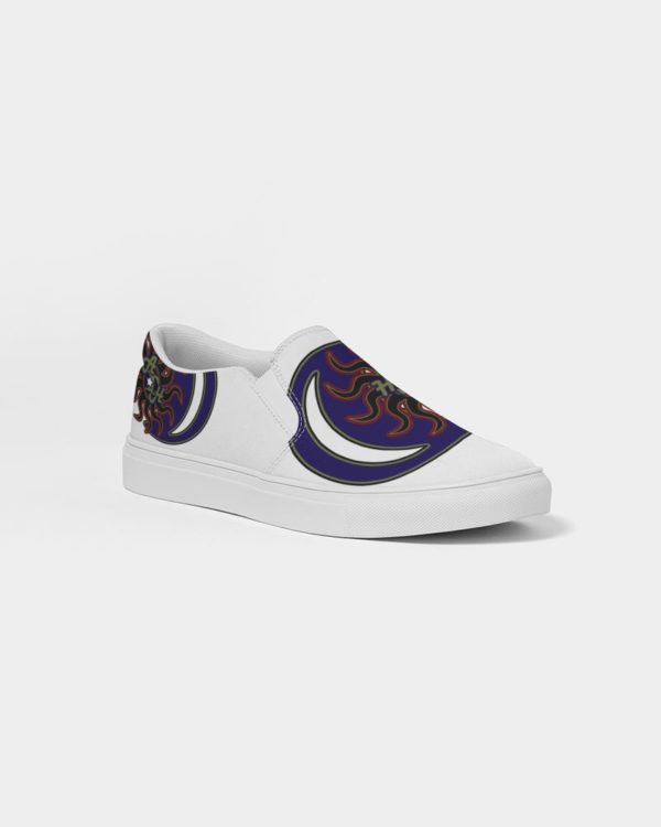 Stylish graphic artwork for casual wear.